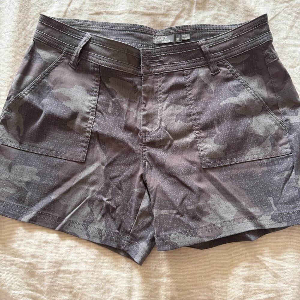 Women's Stretchy Prana shorts - Size 10